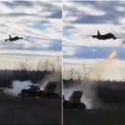 Russia, Katiuscia spara una salva di razzi contro un aereo Su-25 di Mosca: il terrore dei piloti e gli insulti ai commilitoni