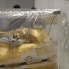 Il restauro della bara dorata di Tutankhamon