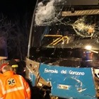 Incidente a Foggia: bus travolge un'auto e la schiaccia su un cancello: due morti