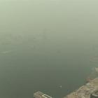 Allarme smog a Hong Kong, i grattacieli spariscono nella nebbia
