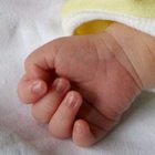 Neonata morta in vasca in un bed&breakfast a Termini: la mamma indagata per omicidio