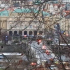 Sparatoria Praga, la polizia circonda l'università: il rumore degli spari