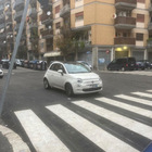 Roma, i parcheggi dei romani diventano virali sul web: ecco le foto più assurde