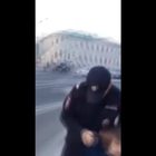 • Bambino arrestato dalla polizia mentre recita poesie in strada: polemiche in Russia
