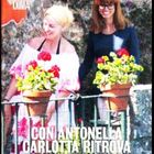 Antonella Clerici in vacanza con Carlotta Mantovan e la piccola Stella