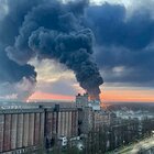Depositi di carburante in fiamme in Russia