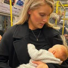 Mamma allatta la figlia in piedi (mentre è in metropolitana): «Nessuno mi ha offerto il posto per farmi sedere»