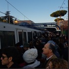 Roma, l'invasione dei pendolari: in 300 mila dall'hinterland, ma 3 su 4 vanno in auto