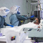 Coronavirus, bollettino Italia: oggi 433 morti e 2.128 guariti. In calo ricoveri e terapie intensive