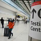 La Gran Bretagna vieta i viaggi all'estero: 5000 sterline di multa ai trasgressori