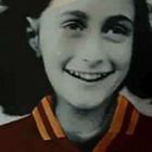 Il caso degli adesivi antisemiti di Anna Frank
