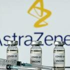 Vaccino AstraZeneca, ancora tagli: «Adesso intervenga Draghi»