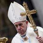 Epurazioni in curia, Papa spedisce il vescovo contrario a benedire le coppie gay a Reggio Emilia