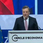 Spagna, Draghi riceve il Premio per la costruzione europea: «Mi fate arrossire»