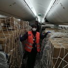 Malpensa, arrivato un volo dalla Cina con 25 tonnellate di materiale sanitario per il coronavirus FOTO