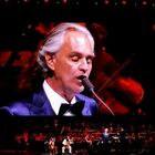 Bocelli canta per re Carlo, Camilla, William e Kate: con i figli Matteo e Virginia unici italiani invitati al Festival of Remembrance