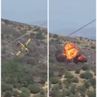 Canadair precipita mentre spegne le fiamme: «A bordo c'erano due persone», il video choc dell'incidente
