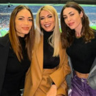 Diletta Leotta e Elodie insieme allo stadio con Andrea Iannone: «Al lavoro con i miei amici». Manca solo Loris Karius