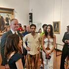 Dua Lipa agli Uffizi: quasi tre ore di tour al museo. «Sono incantata dai tanti capolavori»