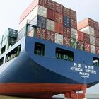 Cina, disagi a commercio globale dopo focolaio covid nel porto di Yantian