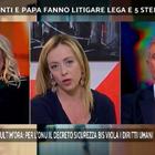 Giorgia Meloni, il divertente fuori programma durante il collegamento a Stasera Italia