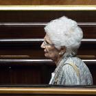 Liliana Segre, standing ovation al Senato: «Leggi per Rom e Sinti? Mi opporrò». Ma su Twitter volano insulti