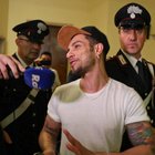 Marco Carta arrestato per furto aggravato: rubate alla Rinascente di Milano t-shirt per 1.200 euro