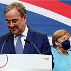 Elezioni in Germania, Spd in lieve vantaggio sulla Cdu in caduta libera: in due chiedono l'incarico