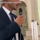 Il prete interroga Totti al matrimonio, il campione: «Siamo su scherzi a parte?»