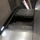Roma, guasto alla scala mobile alla stazione metro Furio Camillo: si è rotto un gradino FOTO
