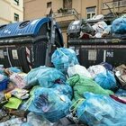 Roma, i rifiuti invadono le strade dalla Balduina al Casilino: «Altri 15 giorni di disagi»