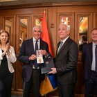 Casini riceve la Medaglia di gratitudine dell'Armenia