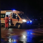 Si schianta in scooter contro un cinghiale: morto un uomo di 47 anni. Dramma vicino a Firenze