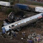 Grecia, scontro fra due treni: almeno 40 morti. «Due carrozze polverizzate». Arrestato capostazione di Larissa, il ministro si dimette