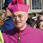 Monsignor Viganò si difende dalle accuse e rilancia: «Corruzione è arrivata ai vertici»