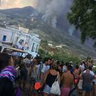 Stromboli, forte esplosione sentita da abitanti e turisti, poi i detriti. Ingv: «Anomalia termica»