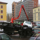 Milano, si ribalta camion con carrello elevatore: operai feriti (Fotogramma)