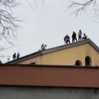 Rivolta in carcere anche a Milano, detenuti sul tetto a San Vittore