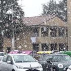 Piogge e disagi a Napoli, neve in Toscana, scuole chiuse a L'Aquila