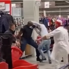 Covid, maxi rissa nel supermercato a Crema dopo il rimprovero ai clienti: «Mettete la mascherina». Video