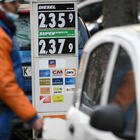 Benzina “low cost”, code infinite ai benzinai di San Marino: file alle stazioni di rifornimento vicino al confine