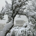 Grecia, la tempesta "Medea" ricopre di neve il Partenone