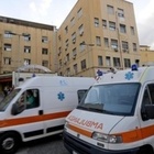 Covid a Napoli, malato di tumore e positivo: 10 ore in ambulanza in attesa del posto in ospedale