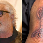 Flavio Briatore si tatua un falco in onore del figlio