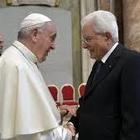 Mattarella al Papa: «Grazie per la speranza che infonde agli italiani e per avere pregato a San Marcello»