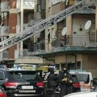 Ostia, barricato in casa a Ostia minaccia di farsi esplodere con una bombola di gas: catturato dopo ore
