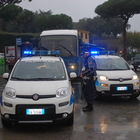 Roma, rissa dopo l'incidente: automobilista colpito alla testa con una mazza da baseball