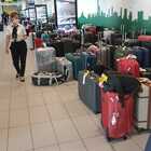 Aerei solo con passeggeri inseguiti vanamente da aerei solo con valigie: la folle estate dei voli post pandemìa in Europa