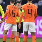Olanda-Germania, arbitro piange per la madre morta e van Dijk lo abbraccia