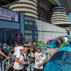 Milano, Vasco Rossi a San Siro: fan in attesa del concerto con le tende da campeggio
